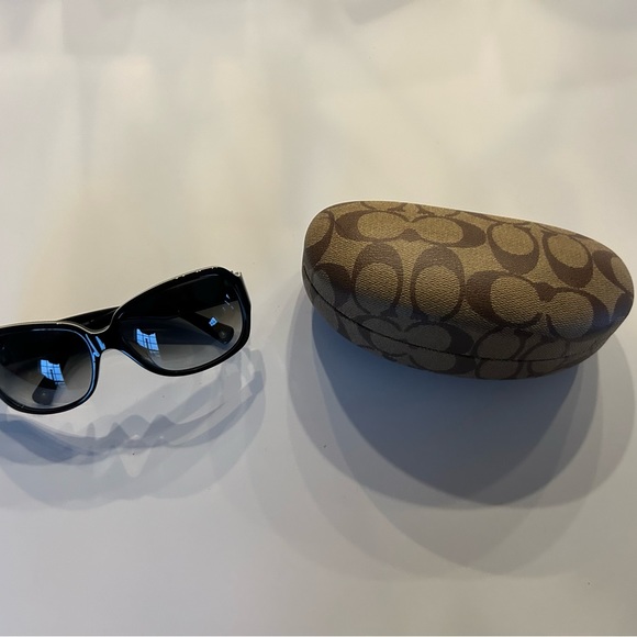 Coach Polarized Woman’s Sunglasses - Picture 2 of 5